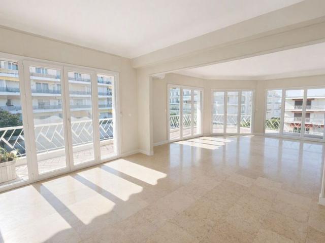 Location Appartement 1 pièce 74m² NICE 06000