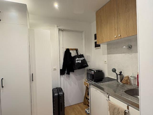 Location Appartement 1 pièce 9 m2 Paris 8ème