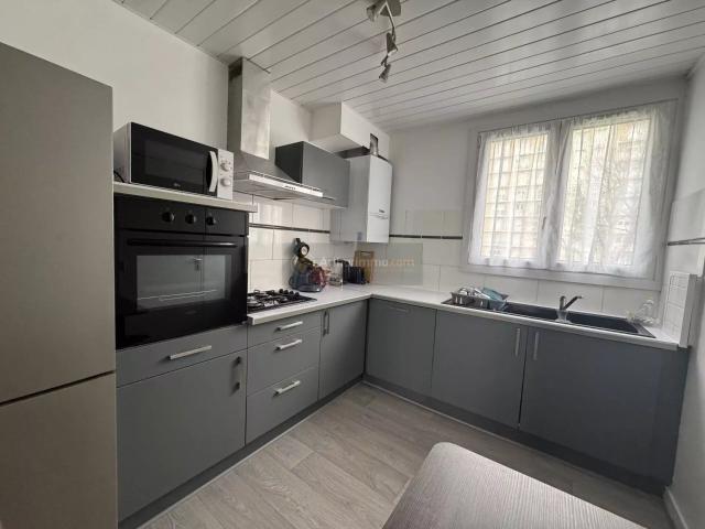 Louer appartement de 1 pièce 10 m² 370 € à Brest 29200: une annonce Arthurimmo.com
