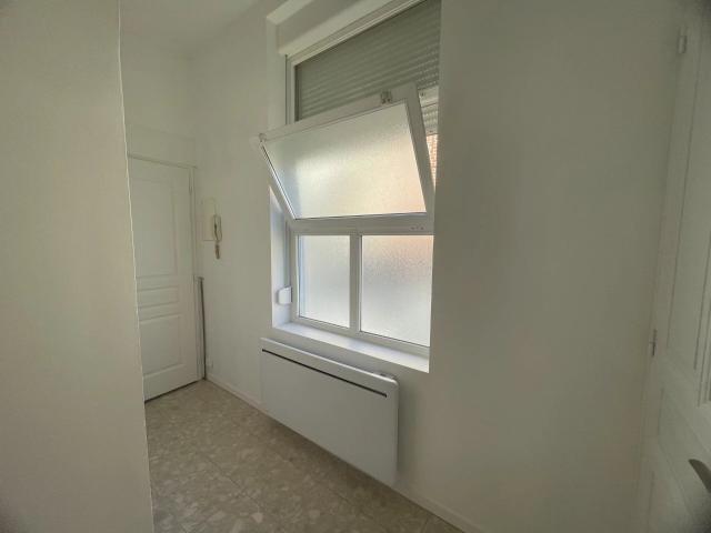 Louer appartement de 1 pièce 19 m² 330 € à Saint Quentin 02100: une annonce Arthurimmo.com
