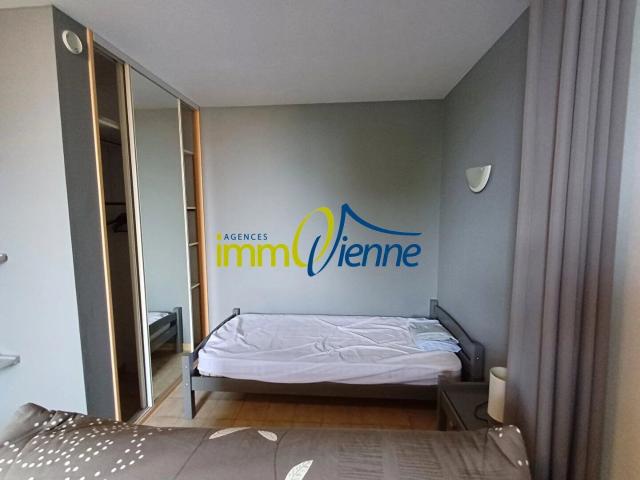 Location Appartement 1 pièces 22 m2 à Lussac les Châteaux