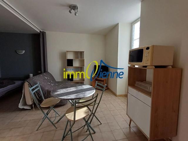 Location Appartement 1 pièces 22 m2 à Lussac les Châteaux
