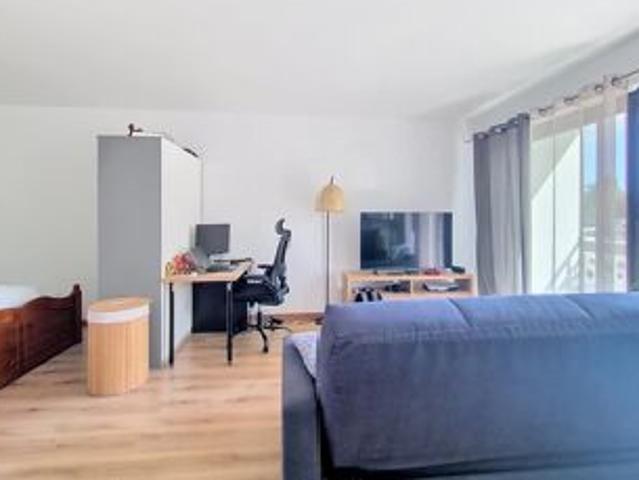 Location Appartement 1 pièces 28 m2 à Combs la Ville
