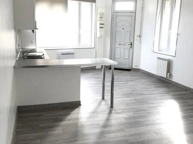Louer appartement de 1 pièce 35 m² 400 € à Saint Quentin 02100: une annonce Arthurimmo.com