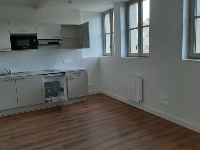 Location appartement, 23.75 m² T 1 à Metz, 415 €