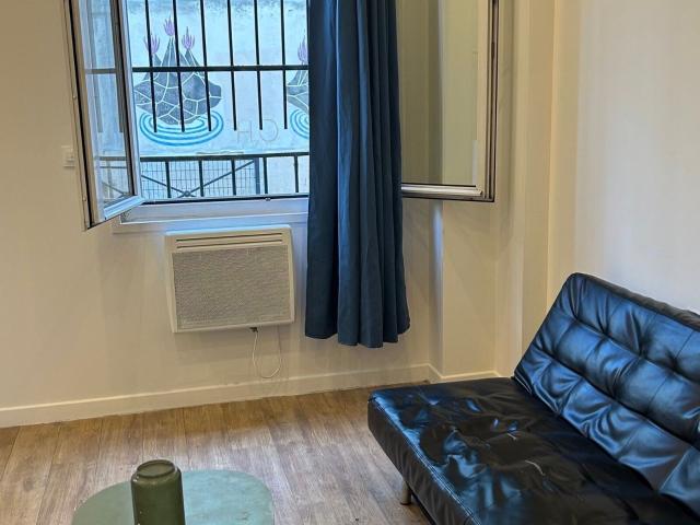 Location appartement, 21.54 m² T 2 à Paris 18, 1 099 €