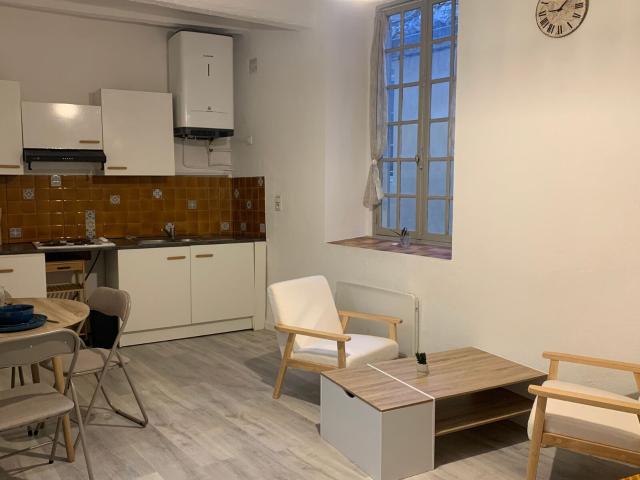 Location appartement, 27 m² T 1 à Nîmes, 490 €