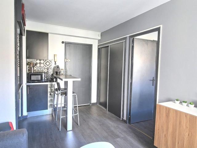 Location appartement, 27 m² T 2 à Marseille 5, 690 €