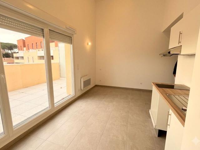 Location appartement, 24.67 m² T 1 à Istres, 680 €