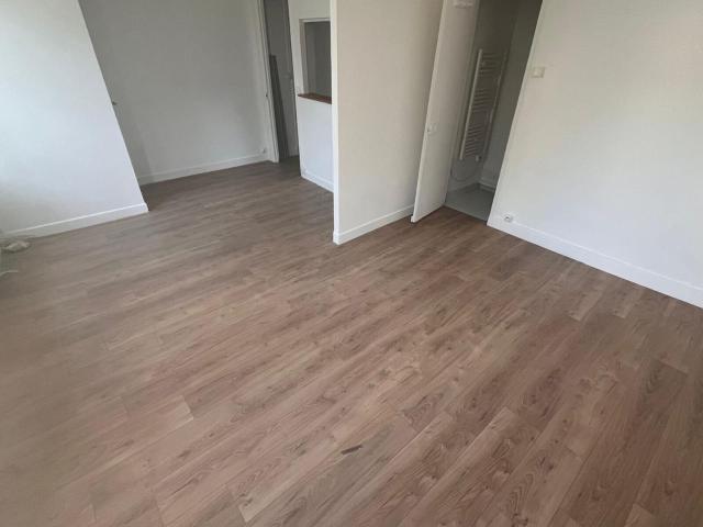 Location appartement, 26.71 m² T 1 à Paris 11, 1 050 €