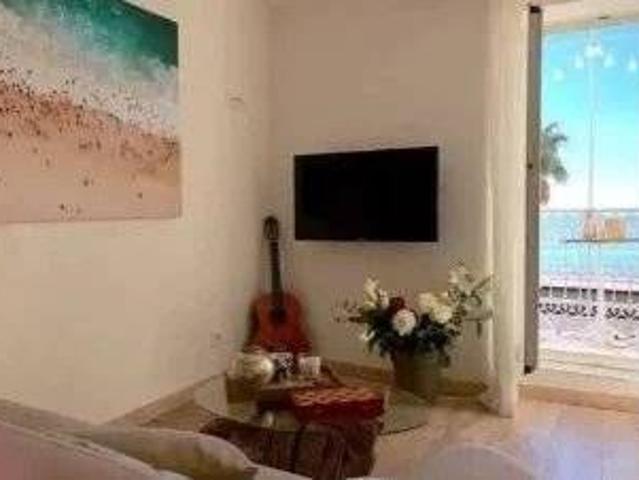 Cros de Cagnes / Front de mer F2 meublé tout confort avec balcon vue mer