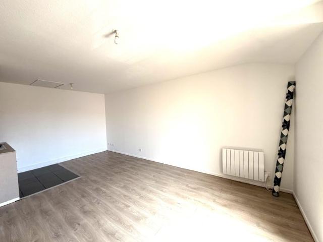 Location Appartement 28 m² à Le Coteau 361 ¤ CC /mois