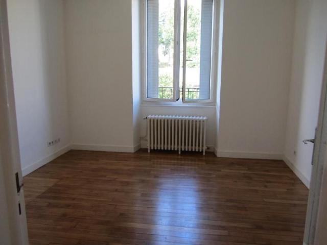 Location Appartement 28m² USSEL 19200