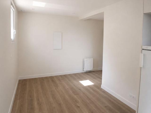 Location appartement, 29.07 m² T 2 à Mézières sur Seine, 730 €