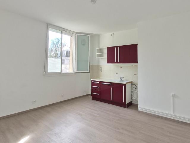 Location appartement, 29.27 m² T 1 à Arpajon, 630 €