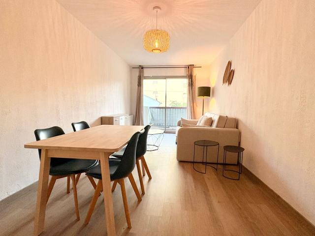 Location appartement, 29 m² T 1 à Nice, 690 €