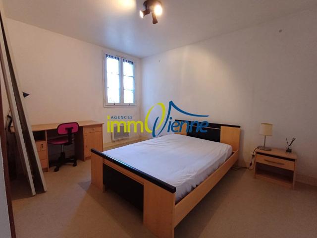 Location Appartement 2 pièces 43 m2 à Lussac les Châteaux