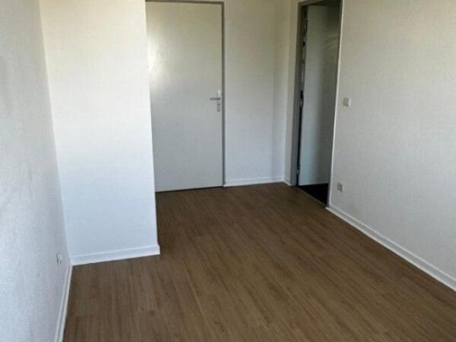 Location Appartement 2 pièces 43m² CHANTELOUP LES VIGNES 78570