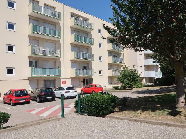 Location Appartement 2 pièces 43m² ST GENEST LERPT 42530