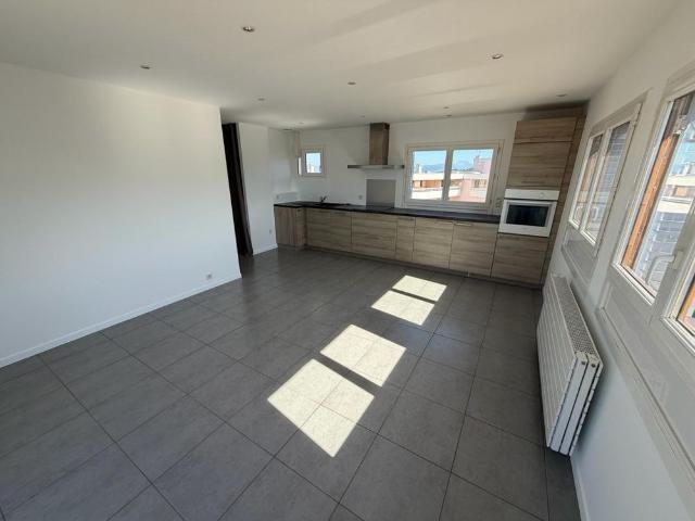 Location Appartement 2 pièces 43m² THONON LES BAINS 74200