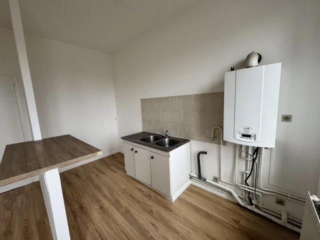 Louer appartement de 2 pièces 41 m² 460 € à Saint Quentin 02100: une annonce Arthurimmo.com