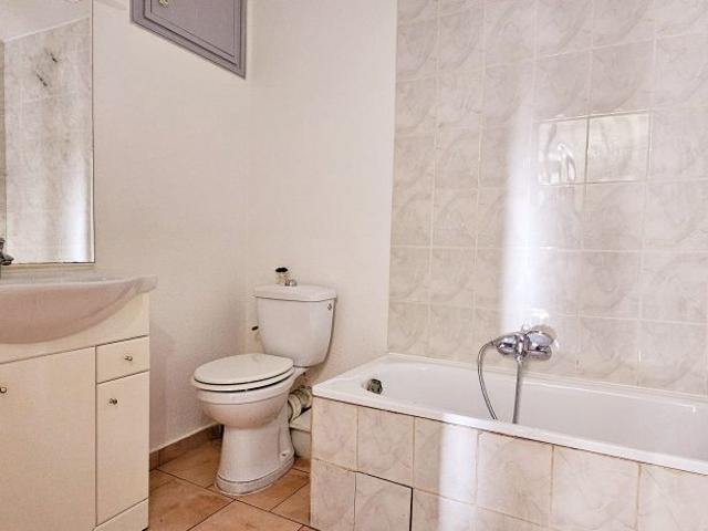 Location Appartement 2 pièces 41m² GONFARON 83590
