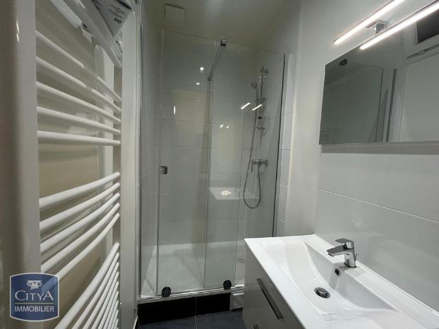 Location Appartement 2 pièces 41m² PARIS 18ème