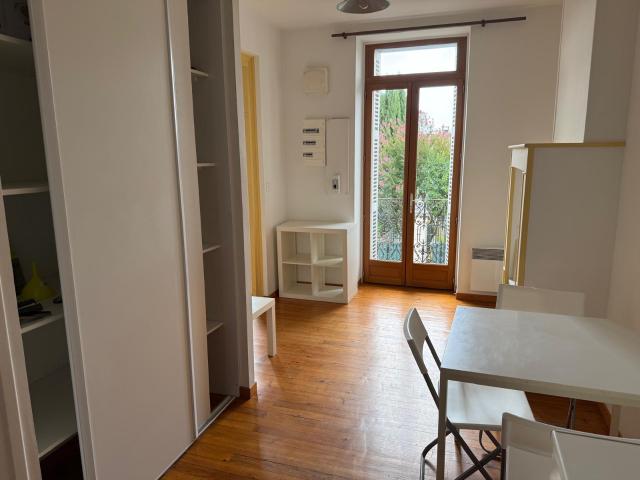 Location Appartement 2 pièces 42m² BORDEAUX 33800