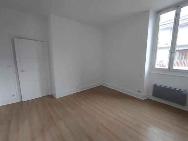 Location Appartement 2 pièces 42m² MILLAU 12100