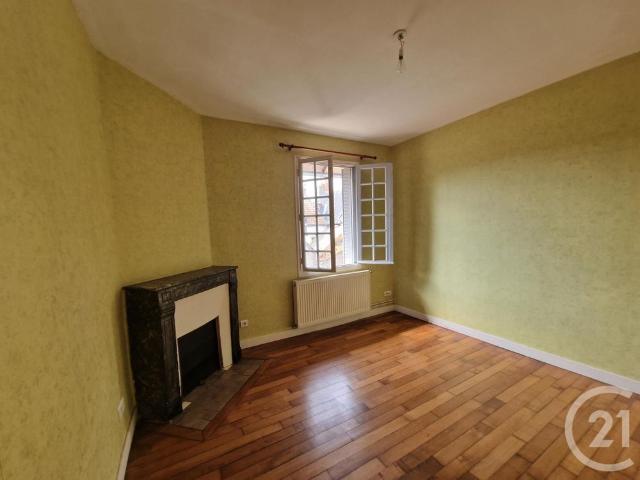 Location Appartement 2 pièces 42m² ST PIERRE LE MOUTIER 58240