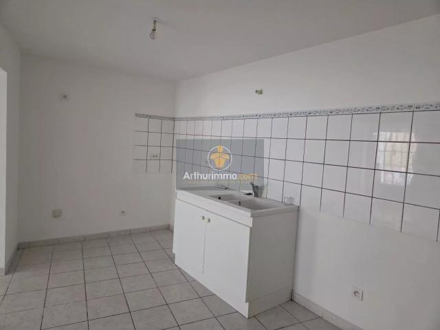 Louer appartement de 2 pièces 47 m² 510 € à Bollène 84500: une annonce Arthurimmo.com