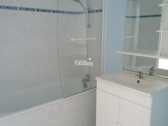 Location Appartement 2 pièces 47m² COUTANCES 50200