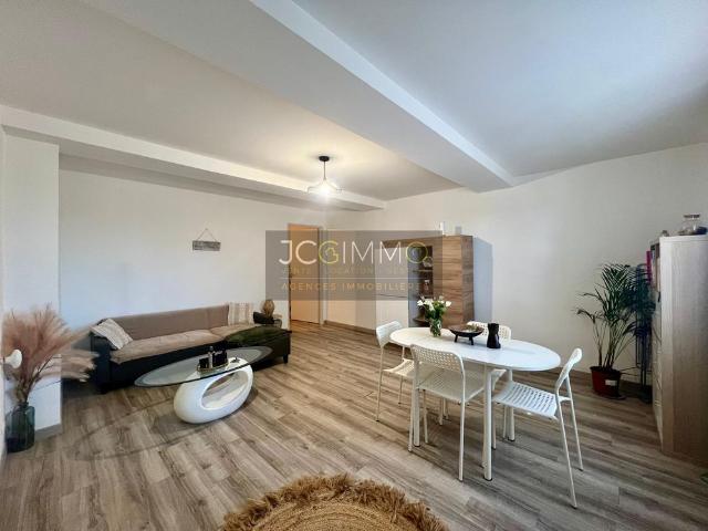 Location Appartement 2 pièces 47m² SOLLIES VILLE 83210