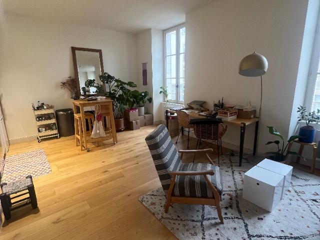 Location appartement 2 pièces, 44.00m², Orléans