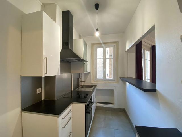 Location appartement 2 pièces, 44.07m², Courbevoie
