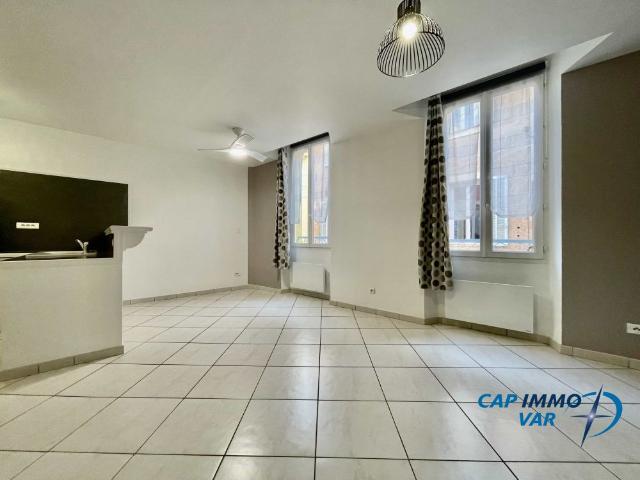 Location Appartement 2 pièces 44m² LE BEAUSSET 83330