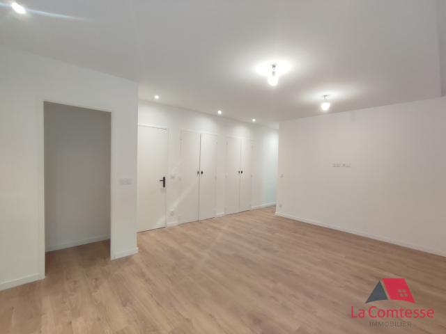 Location Appartement 2 pièces 44m² MARSEILLE 8ème