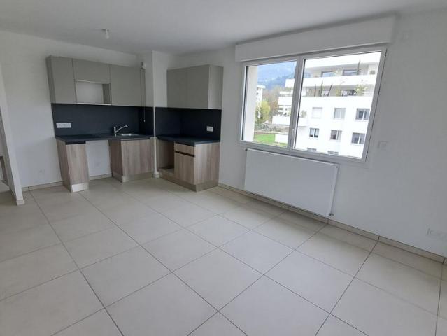 Location Appartement 2 pièces 44m² MEYLAN 38240