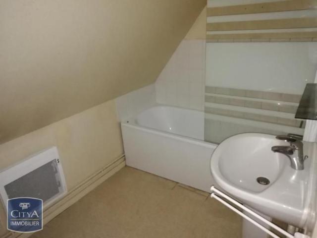 Location Appartement 2 pièces 44m² ST AMAND MONTROND 18200
