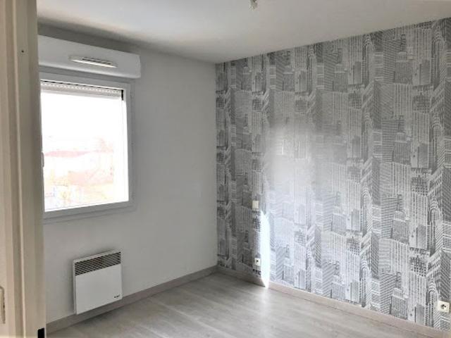 Location Appartement 2 pièces 45 m2 Saint juery