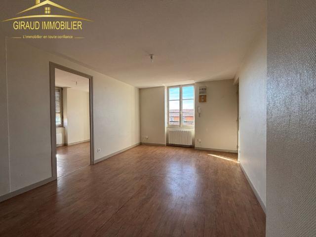 Location Appartement 2 pièces 45m² CHARLIEU 42190