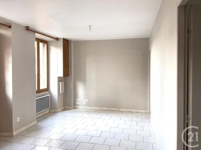 Location Appartement 2 pièces 45m² CHATEAU LANDON 77570