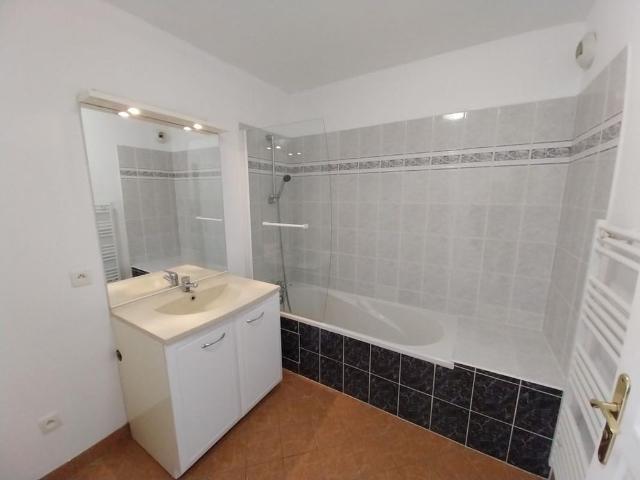 Location Appartement 2 pièces 45m² ARES 33740