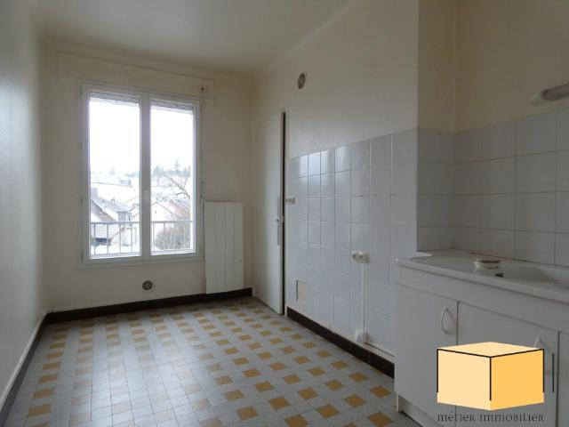 Location Appartement 2 pièces 45m² BELLEY 01300