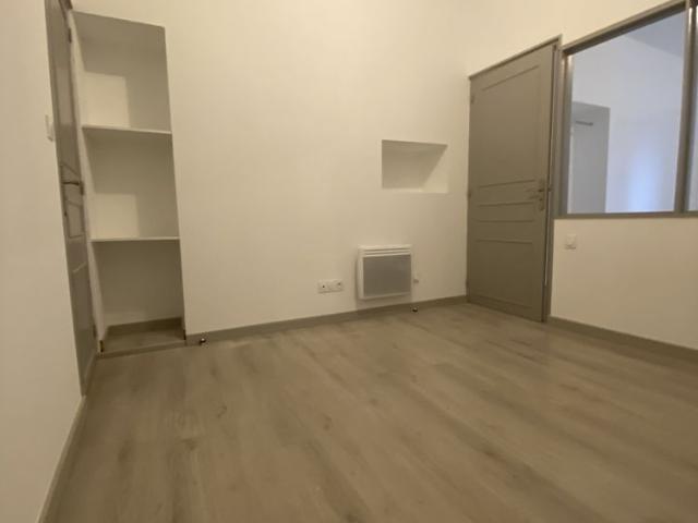 Location Appartement 2 pièces 45m² NIMES 30000