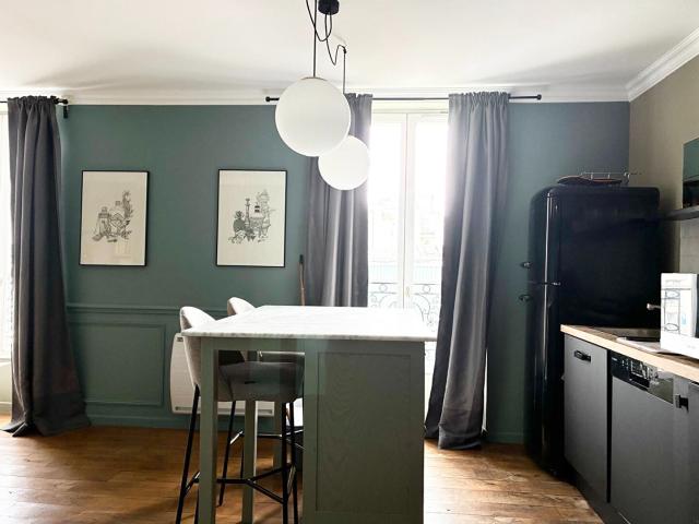 Location Appartement 2 pièces 45m² PARIS 18ème