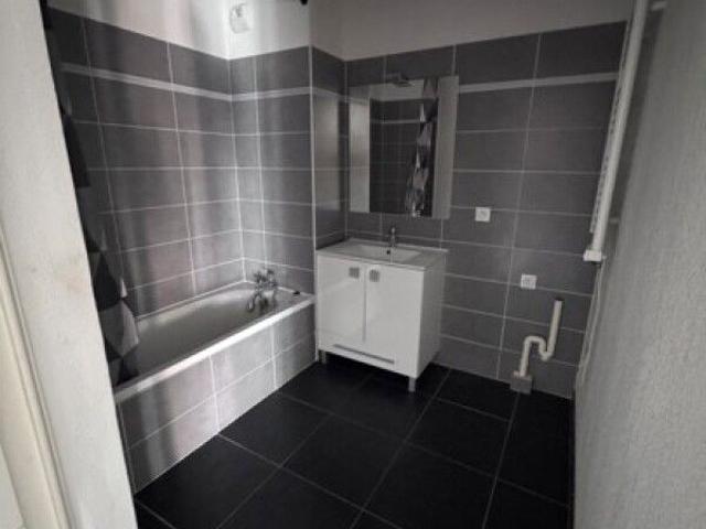 Location Appartement 2 pièces 46m² FREJUS 83600