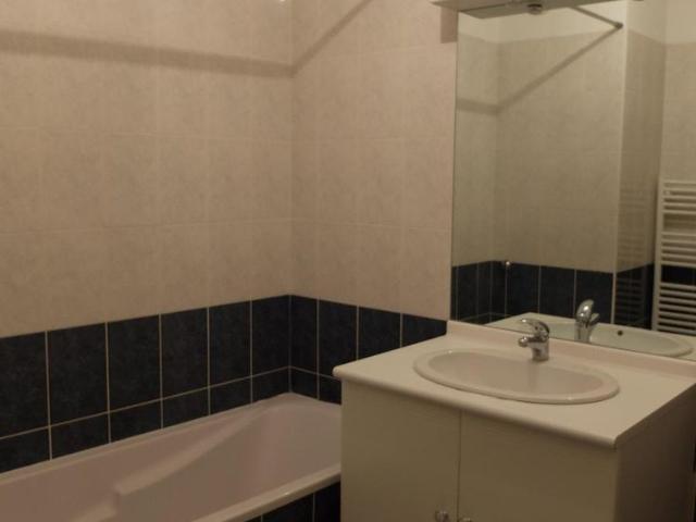 Location Appartement 2 pièces 48m² ST MARTIN D HERES 38400