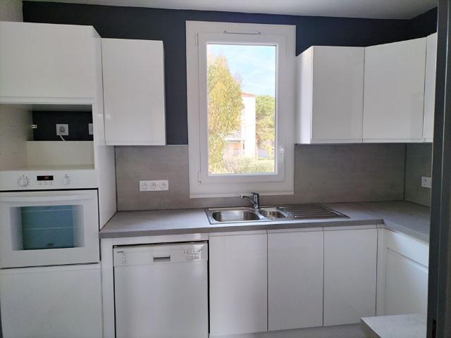 Location appartement 2 pièces, 49.57m², Hyères