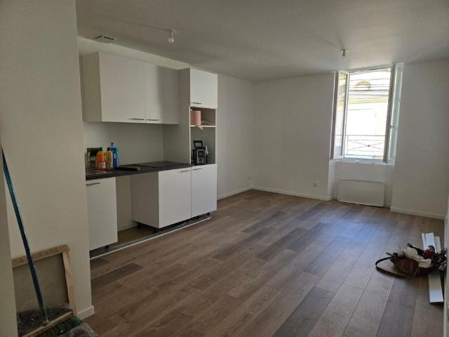 Location Appartement 2 pièces 49m² PODENSAC 33720